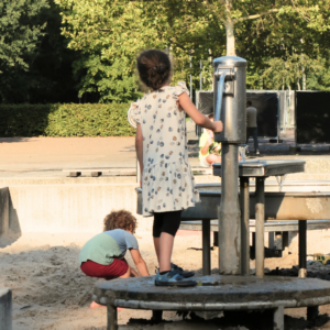 Wasserpumpe Wasserspielplatz Familiengarten Eberswalde